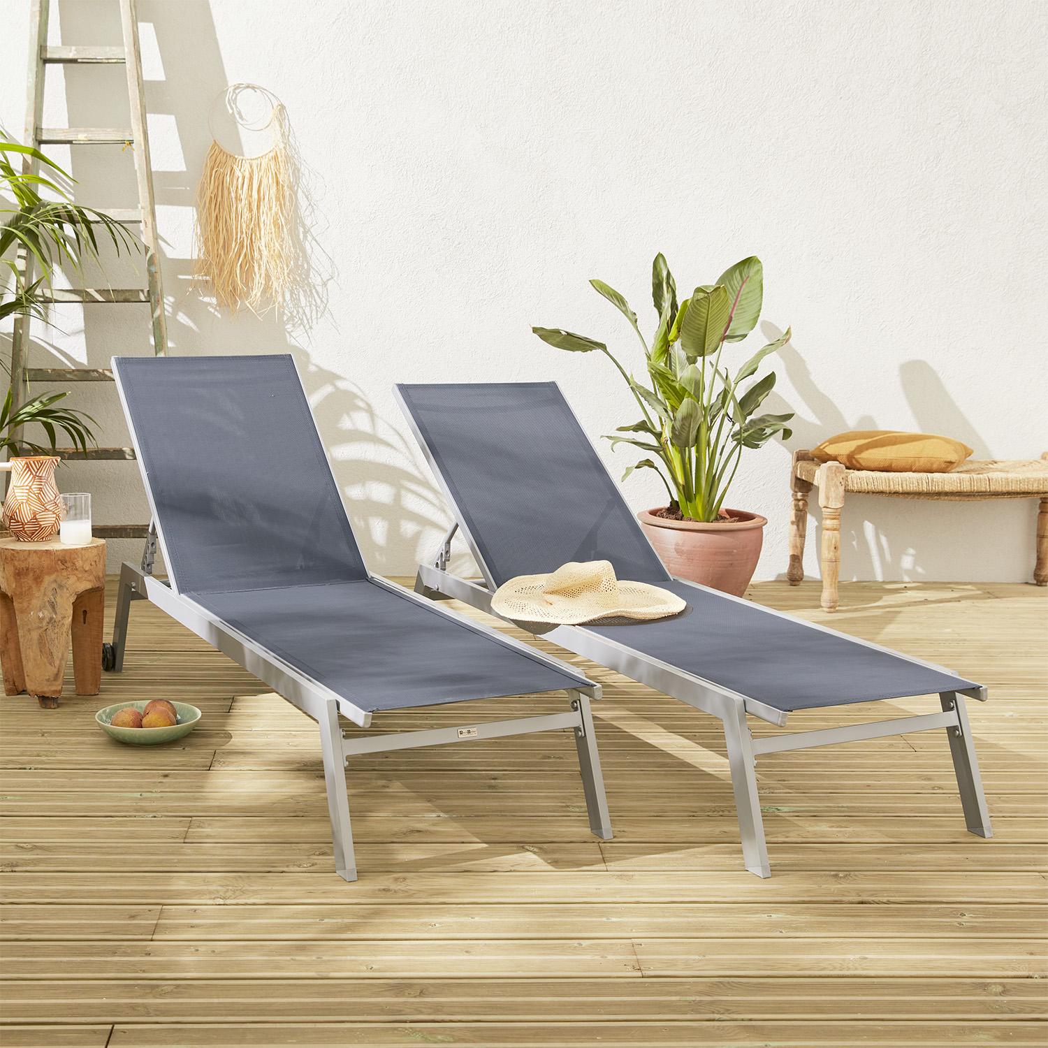 - Set 2 ligstoelen van aluminium en textileen, ligbed multipositioneel met wieltjes, kleur grijs/donkergrijs